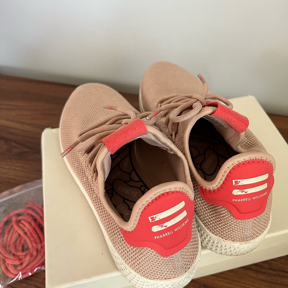 pharrell hu womens